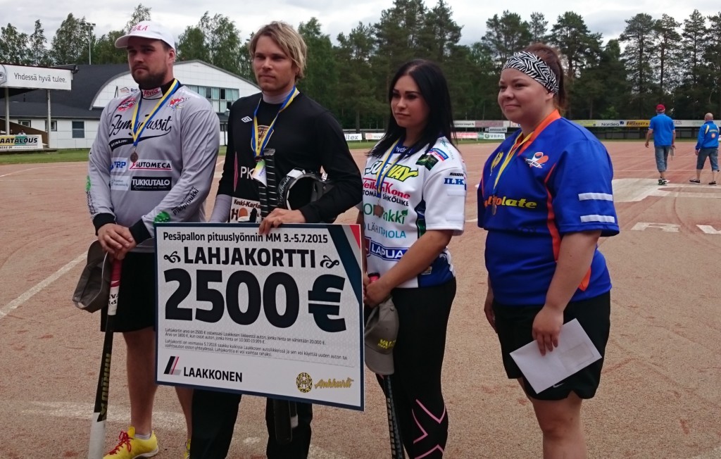 Pituuslyönnin MM-kisojen voittajat ja kakkoset.